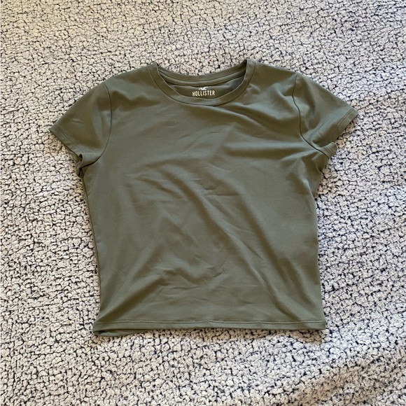 women’s athletic top - Picture 2 of 4